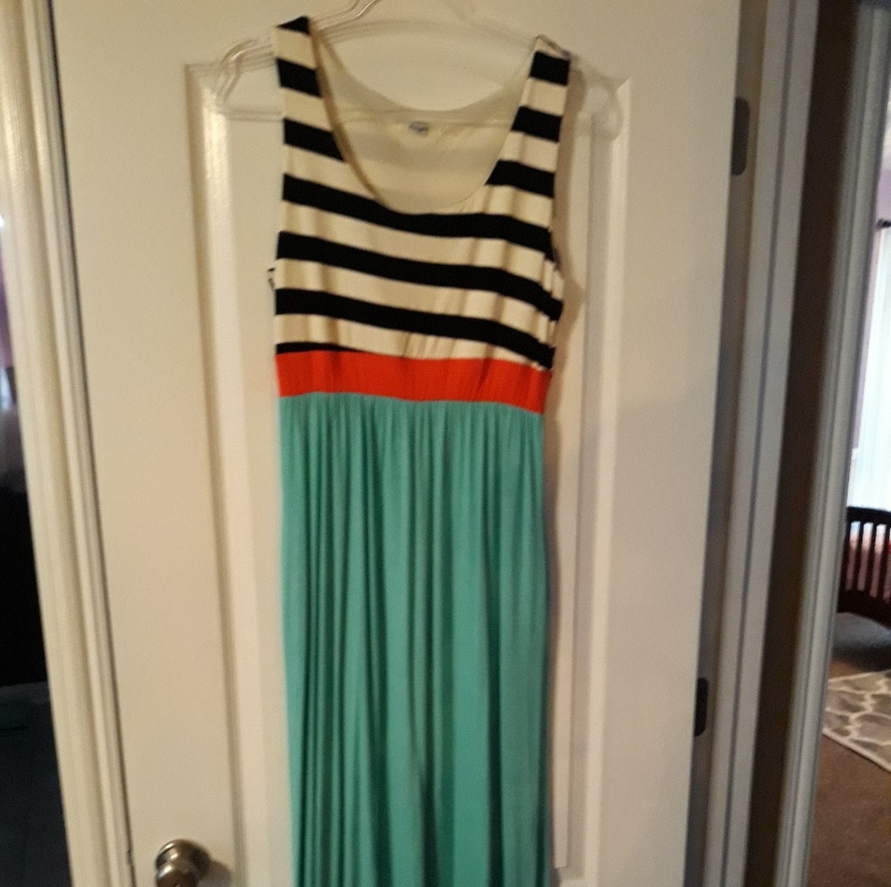 Dress - Picture 3 of 3